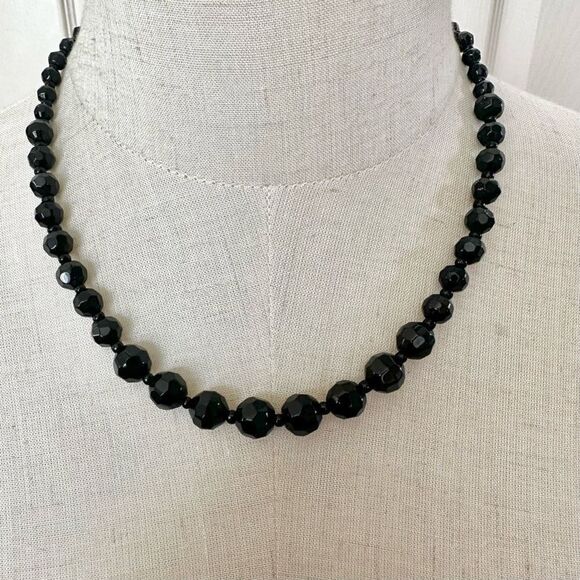 Black beaded necklace - Picture 1 of 8